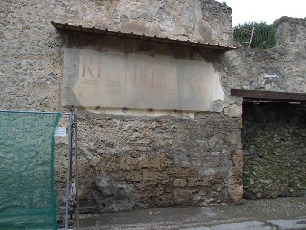 III.2.1 Pompeii.  December 2006.  Graffiti outside House of Aulus Trebius Valens.