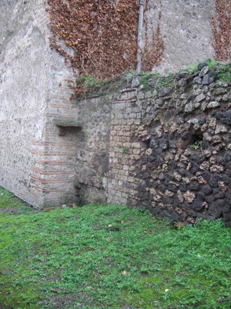 III.3.6 Pompeii.  December 2005.  East wall in side road.