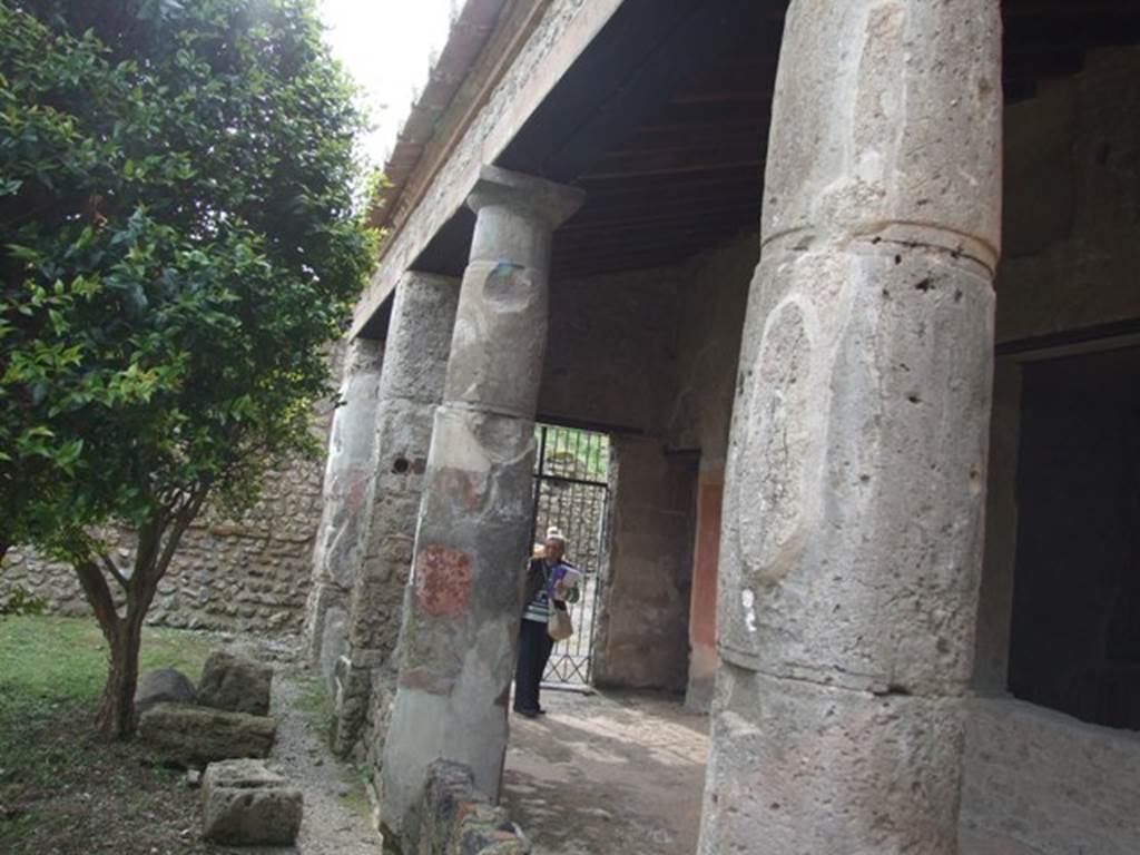 III.4.b. Pompeii.  March 2009.  Looking west along the north portico towards entrance.