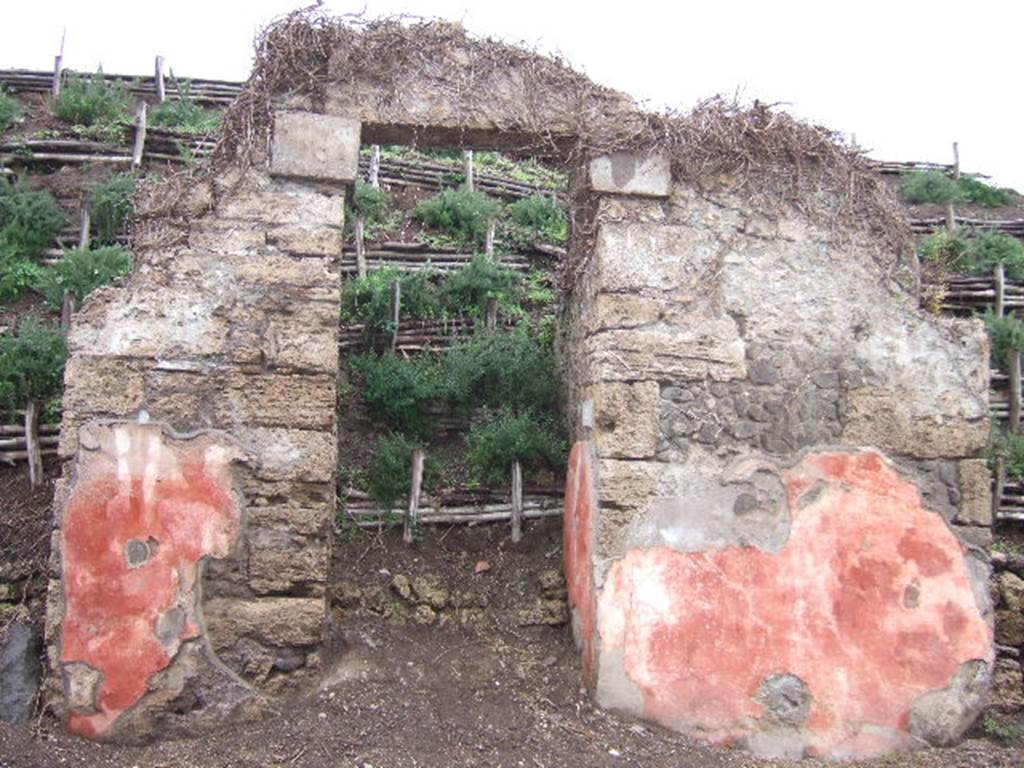 III.5.4 Pompeii. December 2005, Entrance doorway.
According to Varone and Stefani, on the east (right) of the doorway CIL IV 8899 was found.  See Varone, A. and Stefani, G., 2009. Titulorum Pictorum Pompeianorum, Rome: L’erma di Bretschneider, (p.278 with photo).