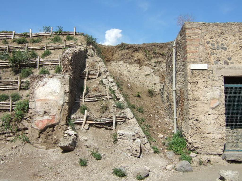 III.5.5 Pompeii. September 2005. Blocked unexcavated roadway, looking north.  III.6.1. In the 1943 bombing, one bomb fell in Via dell’Abbondanza close to the SE corner of the insula III.5.