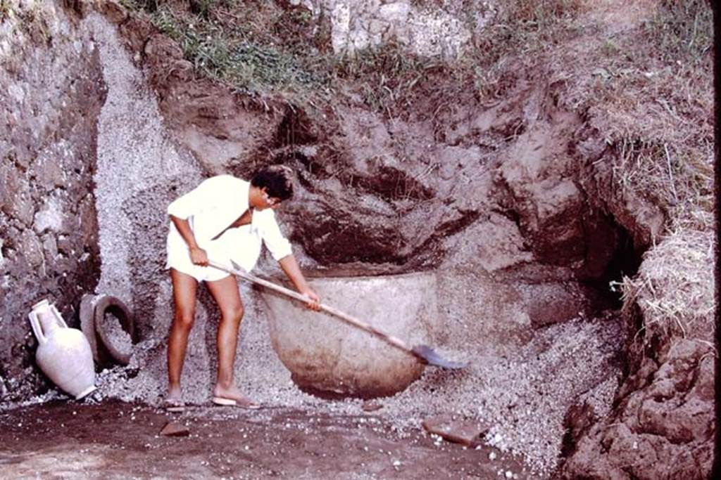 III.7 Pompeii. 1976. Discovery of a perfectly preserved cistern puteal. Photo by Stanley A. Jashemski.   
Source: The Wilhelmina and Stanley A. Jashemski archive in the University of Maryland Library, Special Collections (See collection page) and made available under the Creative Commons Attribution-Non Commercial License v.4. See Licence and use details. J76f0446
