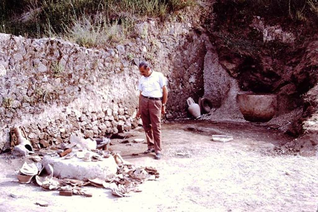 III.7 Pompeii. 1976. South-west corner of site. Photo by Stanley A. Jashemski.   
Source: The Wilhelmina and Stanley A. Jashemski archive in the University of Maryland Library, Special Collections (See collection page) and made available under the Creative Commons Attribution-Non Commercial License v.4. See Licence and use details. J76f0450
