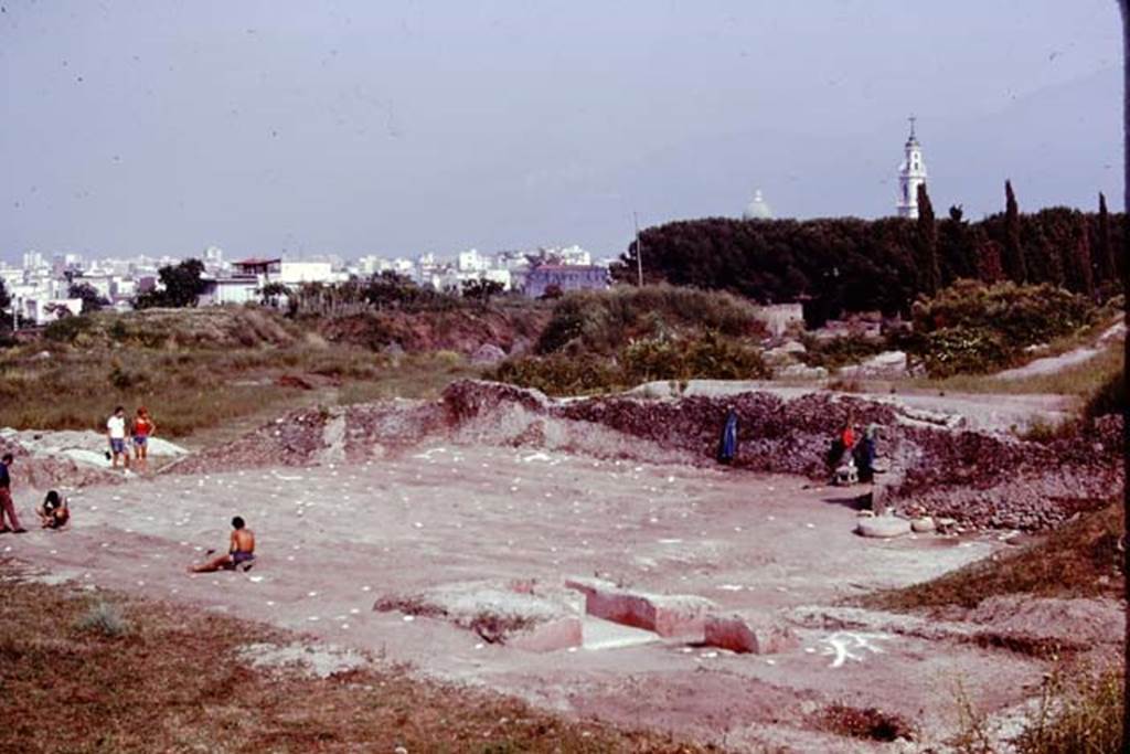 III.7 Pompeii. 1976. Looking south-east across site. Photo by Stanley A. Jashemski.   
Source: The Wilhelmina and Stanley A. Jashemski archive in the University of Maryland Library, Special Collections (See collection page) and made available under the Creative Commons Attribution-Non Commercial License v.4. See Licence and use details. J76f0492