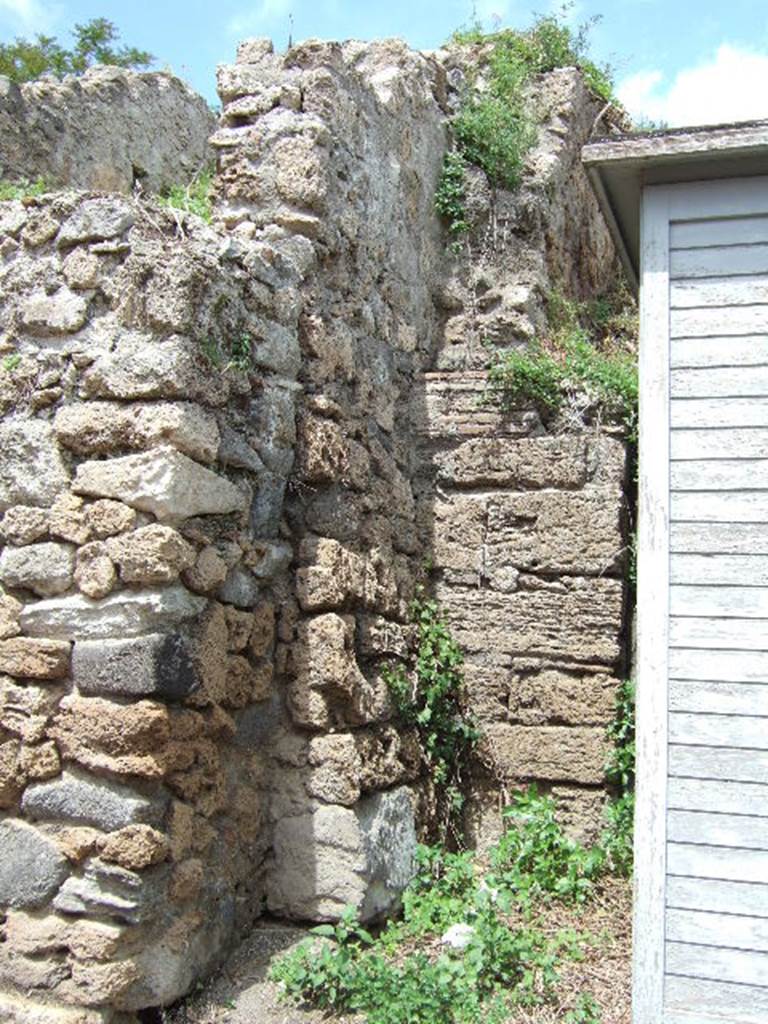 Pompeii. May 2006. Wall of IV.1.c (left) and IV.1.d behind shed