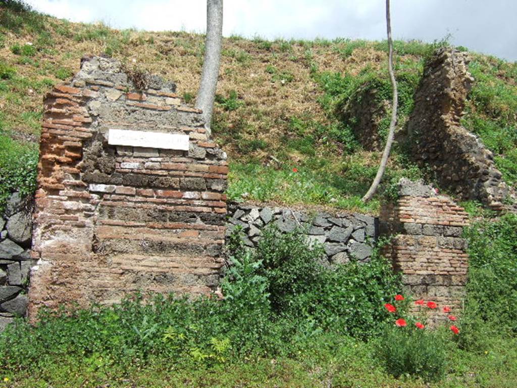 IV.2.f Pompeii. May 2006.  Entrance (centre)