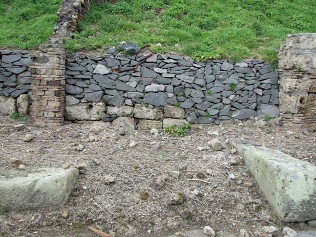 IV.2.g Pompeii. March 2009.         Unnamed blocked vicolo.                  IV.3