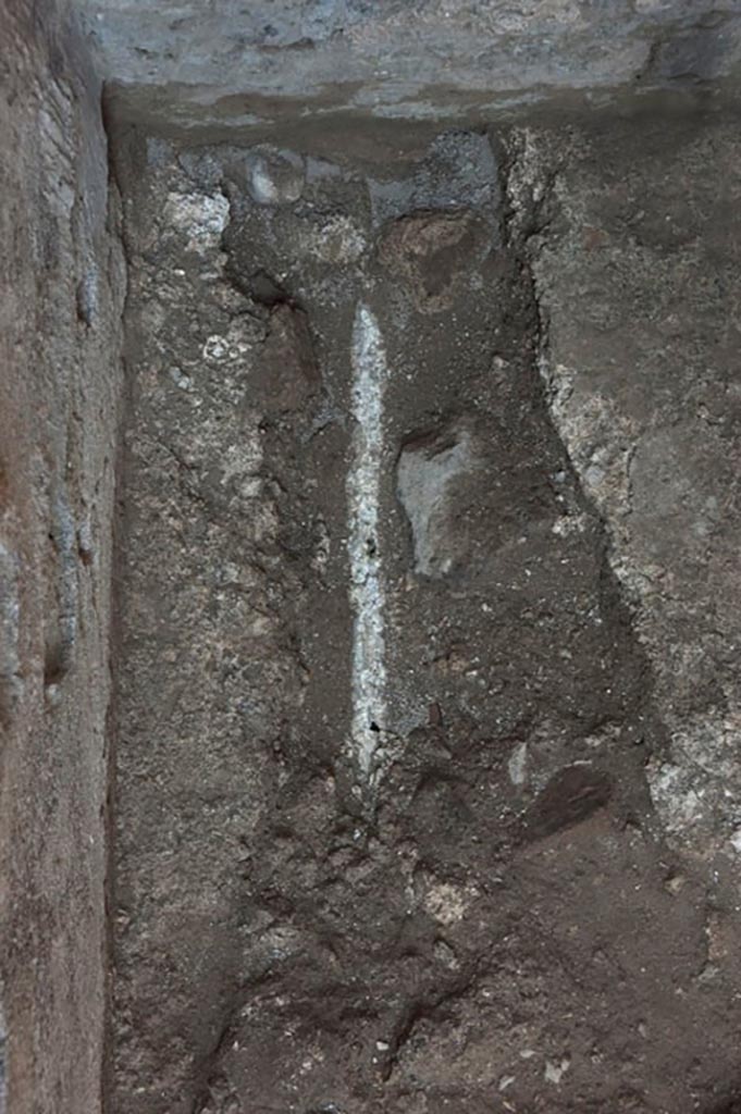 V.1.3 Pompeii. c.2008-10. 
Room “b”, flooring in corridor, detail of lead pipe. Photo by Hans Thorwid.
Photo courtesy of the Swedish Pompeii Project.