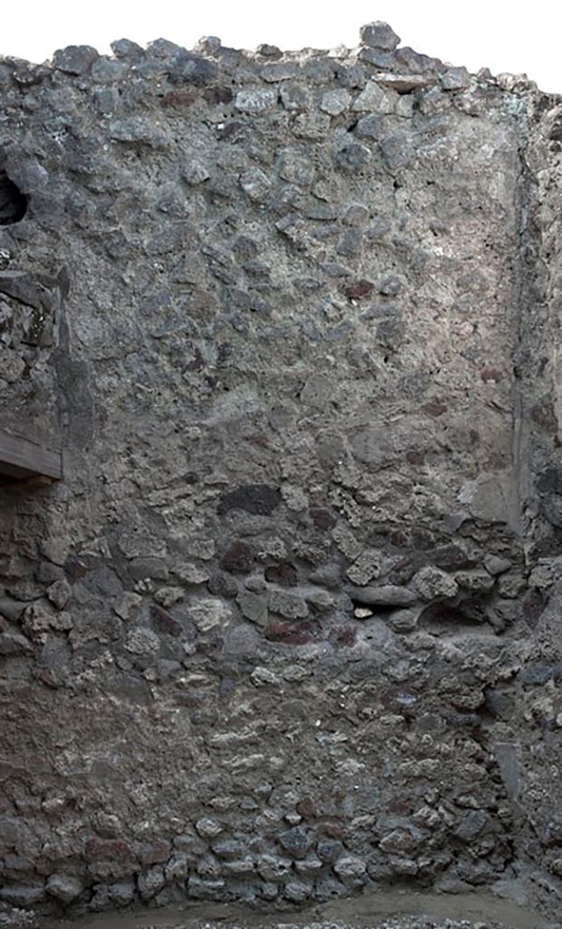 V.1.3 Pompeii. c.2008-10. 
Room “c”, north wall of outer room with doorway into latrine, on left. 
Photo by Hans Thorwid.
Photo courtesy of the Swedish Pompeii Project.