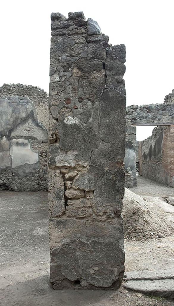 V.1.3 Pompeii. c.2013.
Room “d”, pilaster on west end of south side, with doorway to atrium, on right. Photo by Hans Thorwid.
Photo courtesy of the Swedish Pompeii Project.
