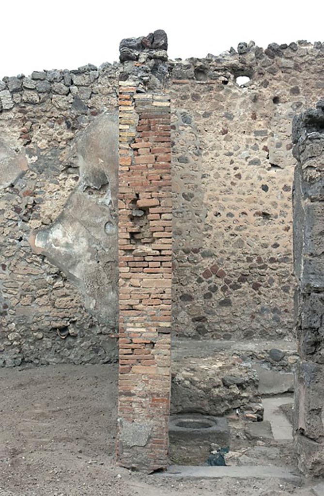 V.1.3 Pompeii. c.2008-10.  
Room 2, north-east corner of north wall of atrium, doorway to room “d”.
Photo by Hans Thorwid.
Photo courtesy of the Swedish Pompeii Project.