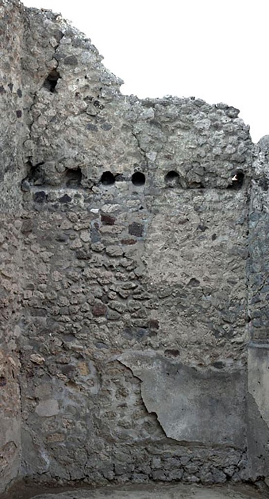V.1.3 Pompeii. c.2008-10.  
Room 5, north wall, with holes for support beams for an upper floor. 
Photo by Hans Thorwid.
Photo courtesy of the Swedish Pompeii Project.