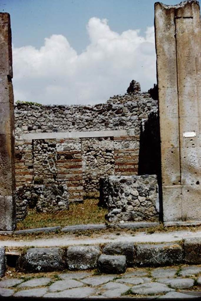 V.1.4 Pompeii. 1961. Looking north to entrance doorway.  Photo by Stanley A. Jashemski.
Source: The Wilhelmina and Stanley A. Jashemski archive in the University of Maryland Library, Special Collections (See collection page) and made available under the Creative Commons Attribution-Non Commercial License v.4. See Licence and use details.
J61f0838