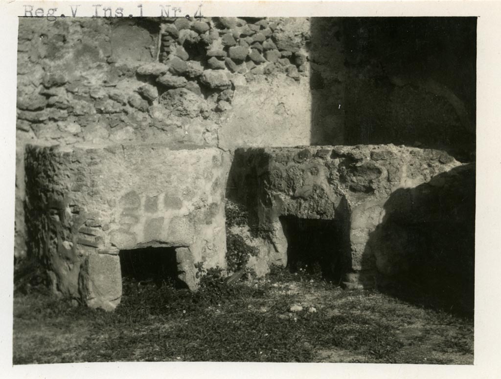 V.1.5 Pompeii but shown as V.1.4 on photo. Pre-1937-39. Looking towards north-east corner.
Photo courtesy of American Academy in Rome, Photographic Archive. Warsher collection no. 1254.