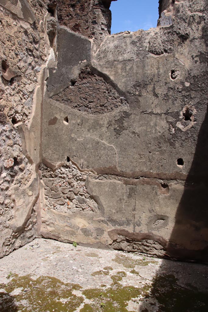 V.1.7 Pompeii. May 2024. 
Room 6, looking towards north-east corner and east wall with window. Photo courtesy of Klaus Heese.