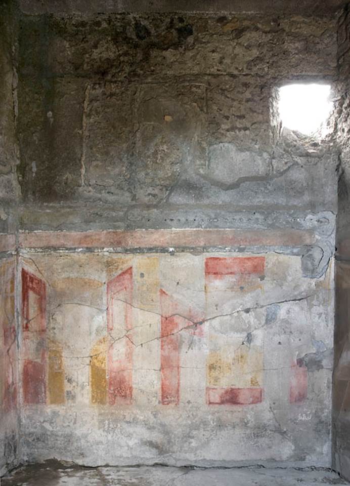 V.1.7 Pompeii. c.2005-7.  Room 7, east wall. Photo by Thomas Staub.
Photo courtesy of the Swedish Pompeii Project.