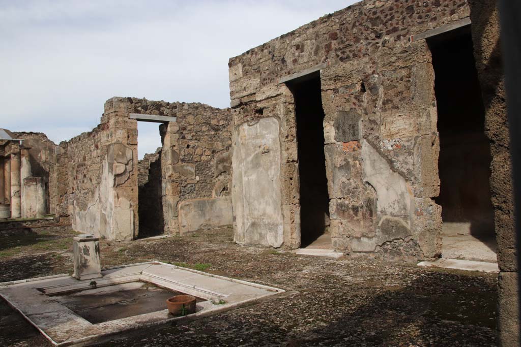 V.1.7, Pompeii. October 2020. 
Looking north-east across atrium 4 towards doorway to room 13, tablinum, room 10, corridor, room 9 east ala, and rooms 8 and 7.  
Photo courtesy of Klaus Heese.