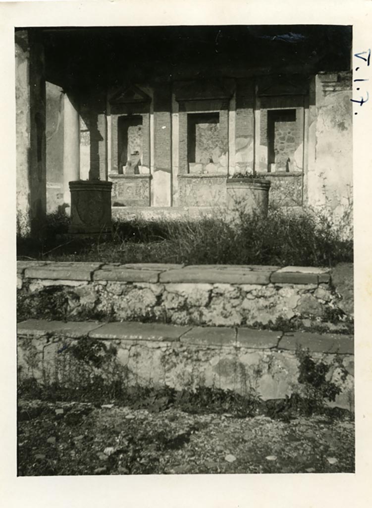 V.1.7 Pompeii. Pre-1937-39. Looking north from tablinum, room 8.
Photo courtesy of American Academy in Rome, Photographic Archive. Warsher collection no. 1484.