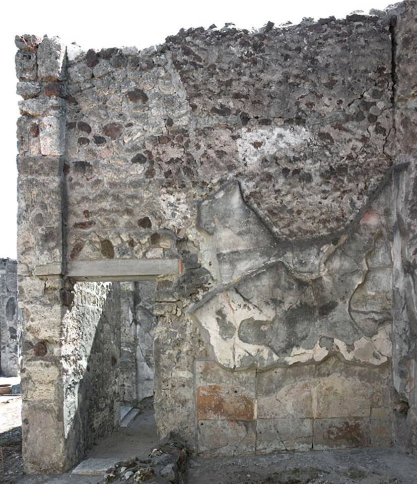 V.1.7 Pompeii. c.2005-7.  Room 14, south wall with doorway to room 15. Photo by Hans Thorwid. 
Photo courtesy of the Swedish Pompeii Project.