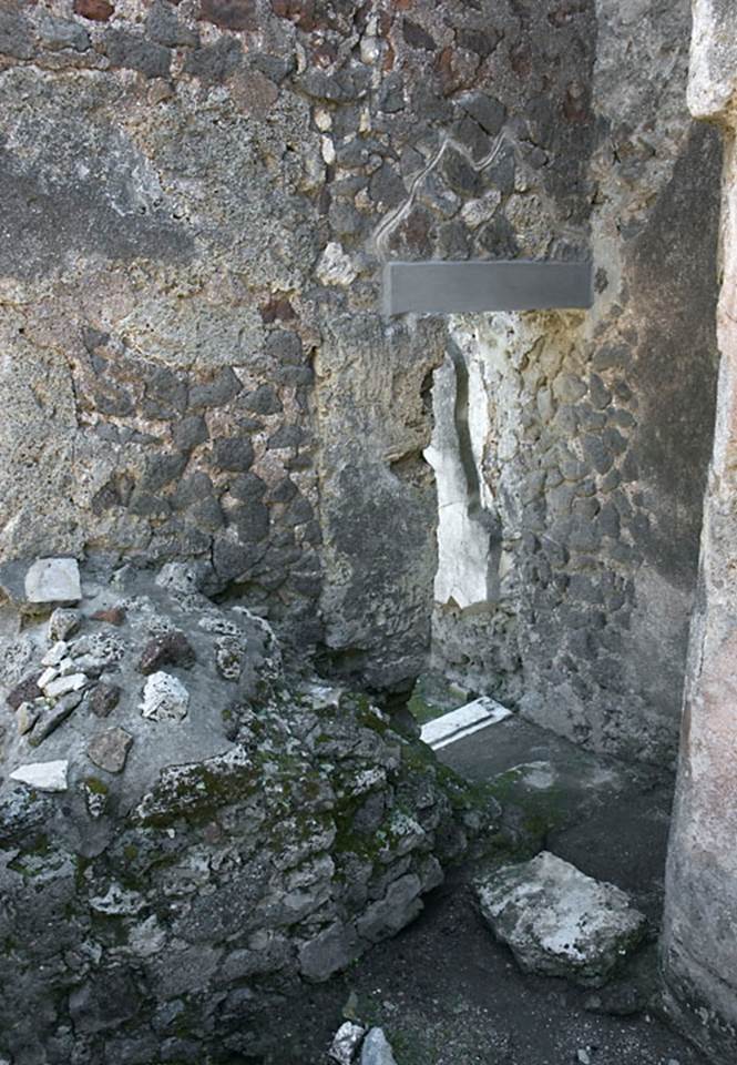 V.1.7 Pompeii. c.2005-7. 
Room 17, looking east towards doorway from atrium, and remains of steps. Photo by Hans Thorwid. 
Photo courtesy of the Swedish Pompeii Project.