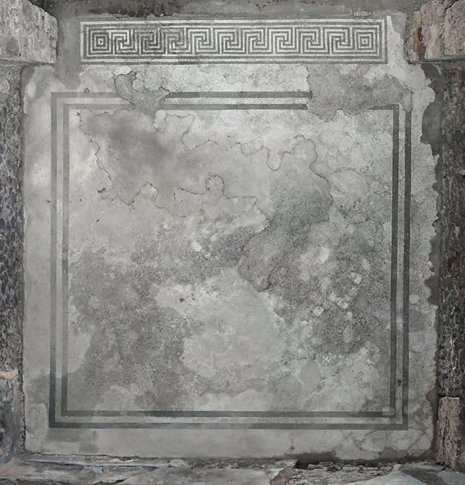 V.1.7 Pompeii. c.2005-7. Room 18, flooring in triclinium. Photo by Hans Thorwid. 
Photo courtesy of the Swedish Pompeii Project.