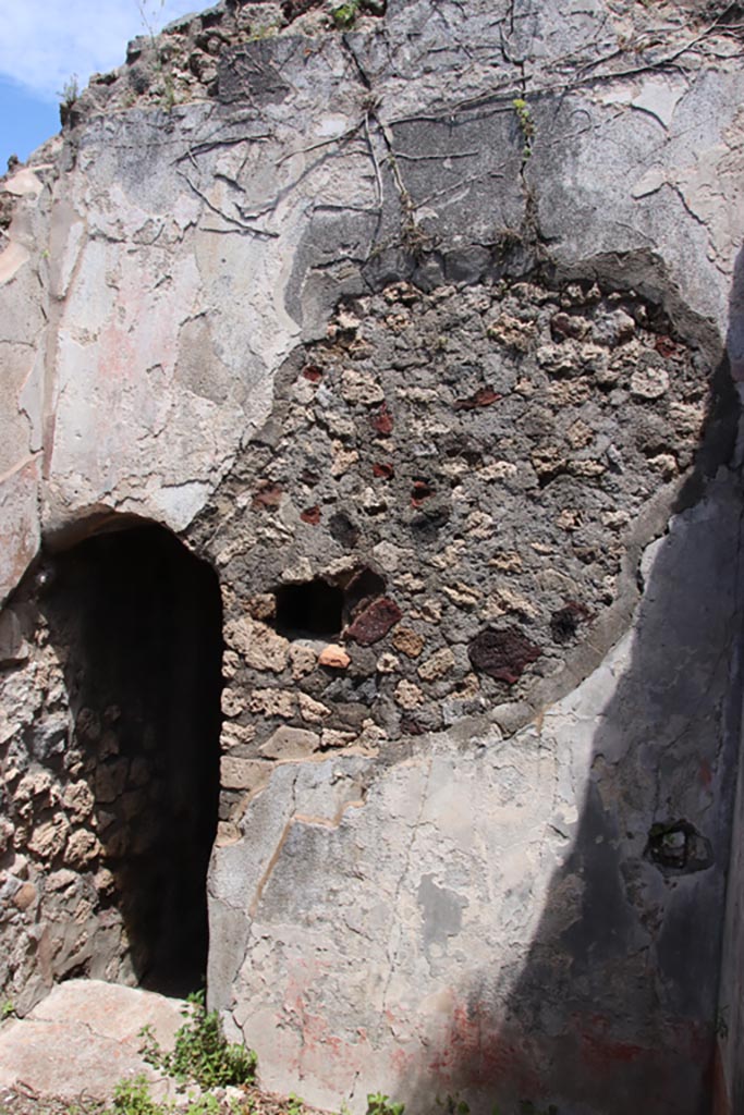 V.1.7 Pompeii. May 2024. 
Room 19, east wall with doorway into corridor (h2). Photo courtesy of Klaus Heese.