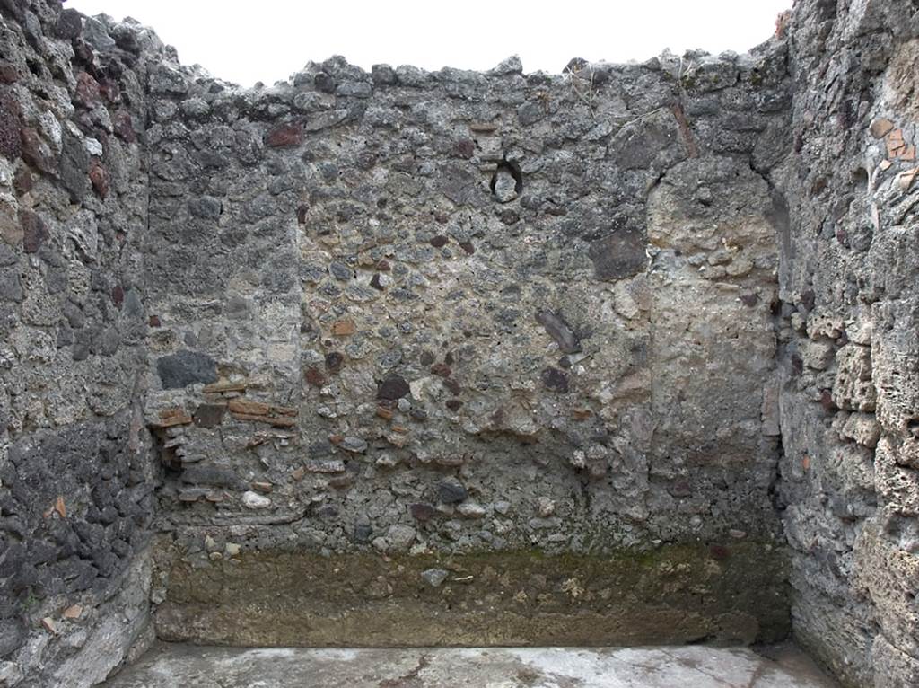 V.1.7 Pompeii. c.2005-7. Room “e”, looking towards south wall. Photo by Hans Thorwid. 
Photo courtesy of Swedish Pompeii Project.