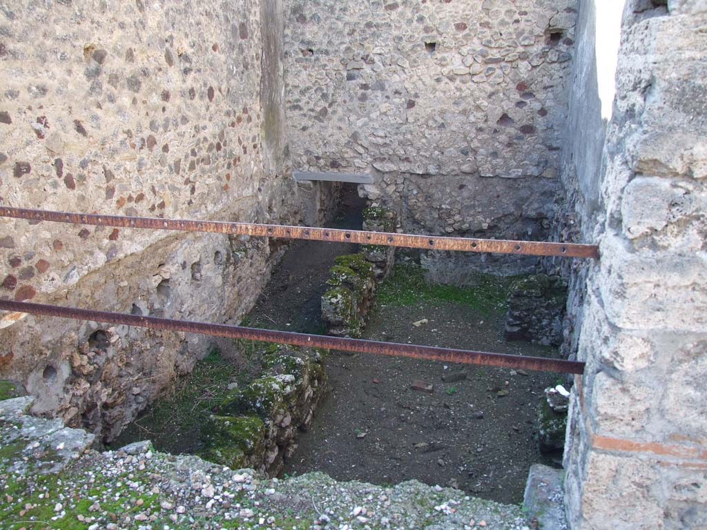 V.1.7 Pompeii. December 2007. Room 19. Cellar/lower room on west side of peristyle, reached by small ramp at rear. 
This would have been the cellar under a triclinium.