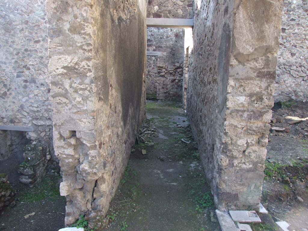 V.1.7 Pompeii. December 2007. Room “h1”, corridor, leading to west side of house.
(For photos of room “g”,  see part 8).