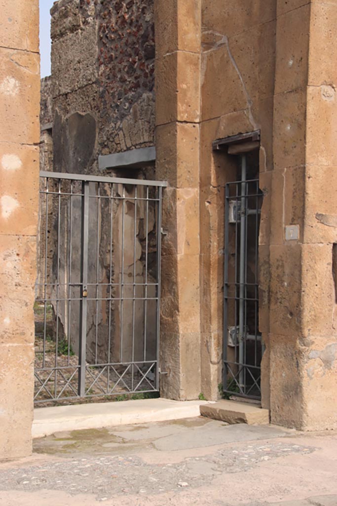 V.1.7 Pompeii. October 2023. 
Looking north-east towards entrance doorway. Photo courtesy of Klaus Heese.