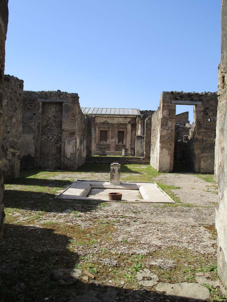 V.1.7 Pompeii. April 2019. 
Looking north across atrium 4, from entrance corridor 3. Photo courtesy of Rick Bauer.