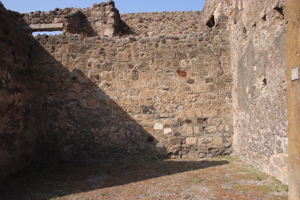 V.1.8 Pompeii. December 2007. Looking towards north wall of shop-room. Photo courtesy of Klaus Heese.