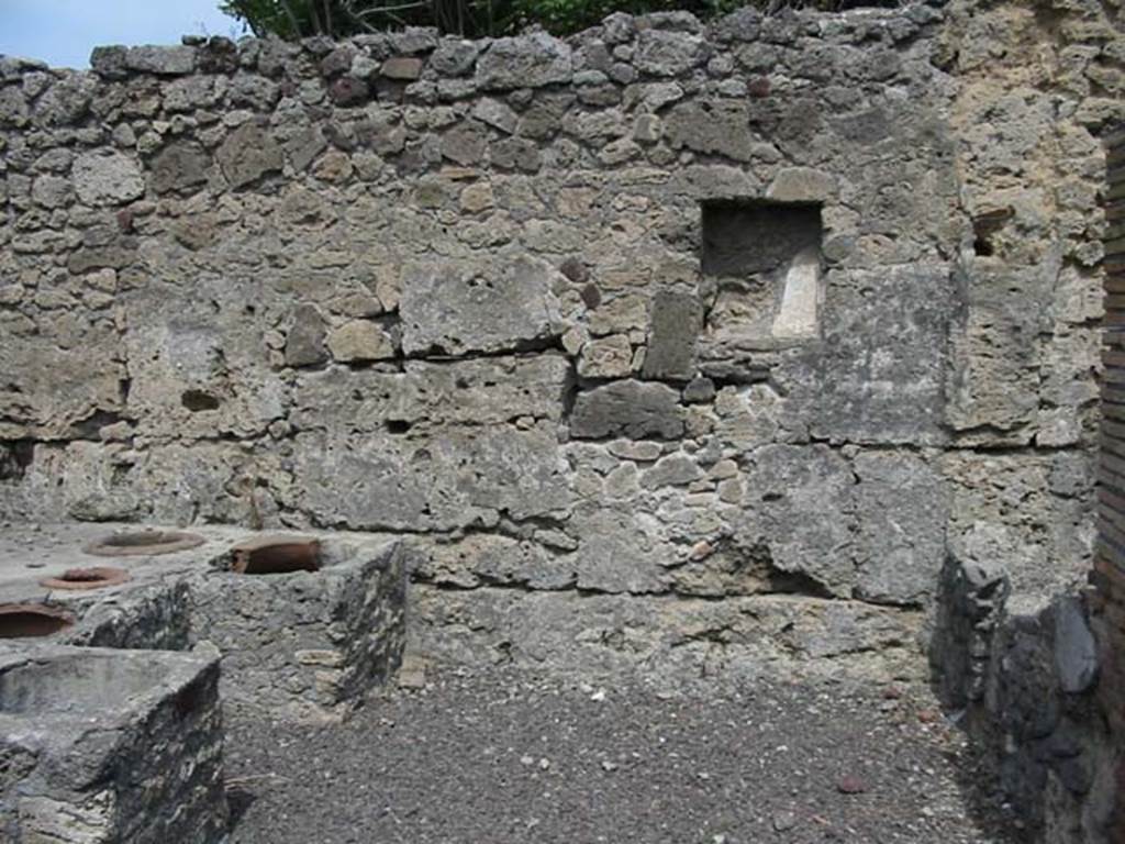 V.1.13 Pompeii. May 2003. Looking towards north wall. Photo courtesy of Nicolas Monteix.
According to Packer – this room would have had a red dado (zoccolo) with white stucco above (seen on the north and east wall).
The room’s decorations described in BdI, 1877, p.135, as “simple and without interest”.