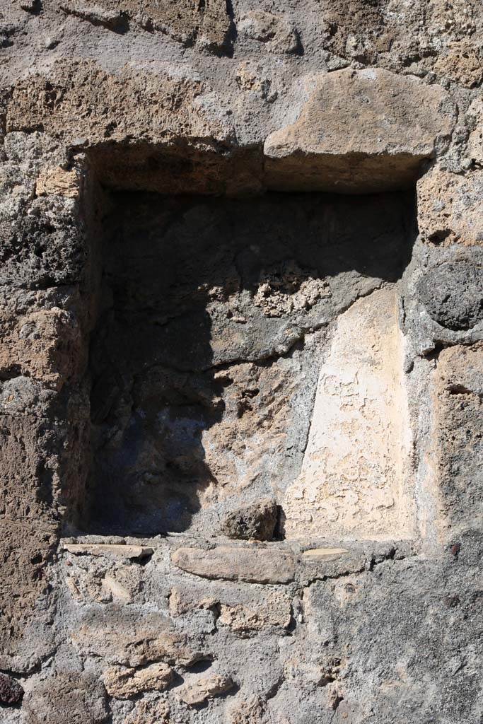 V.I.13 Pompeii. December 2018. 
Niche or recess in north wall of bar-room. Photo courtesy of Aude Durand.
