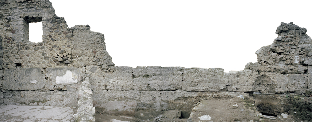 V.1.13 Pompeii. c.2004-6?  North walls of rear rooms before reconstruction. Photo by Hans Thorwid.
Photo courtesy of the Swedish Pompeii Project.