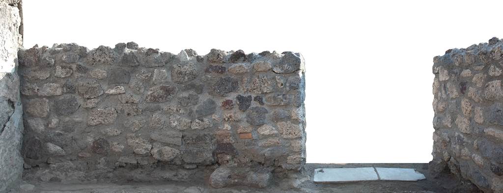 V.1.13 Pompeii. 2012. East wall of room “e”. Photo by Hans Thorwid. 
Photo courtesy of the Swedish Pompeii Project.