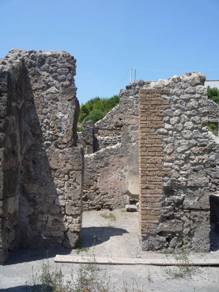V.1.15 Pompeii. July 2008. North-west corner of atrium, and doorway to cubiculum on north side. Photo courtesy of Jared Benton.