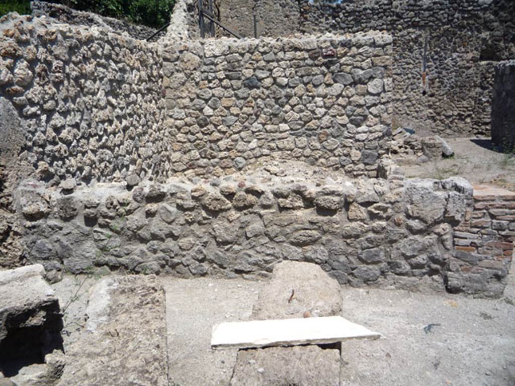 V.1.15 Pompeii.July 2008. Looking towards east wall of ala, on north side of atrium.
Photo courtesy of Jared Benton.