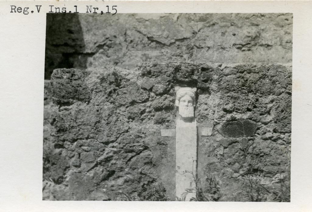 V.1.15 Pompeii. Pre-1937-1939.
Photo courtesy of American Academy in Rome, Photographic Archive. Warsher collection no. 266.
According to Warsher, this photo is from V.1.15, the identical one below shows it as being from V.1.14.
As these photos were taken before the bombing in 1943, either of these locations could be correct.
