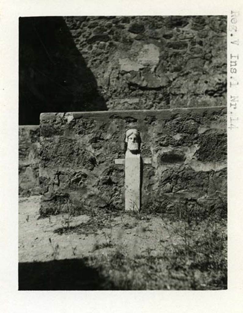 V.1.14 Pompeii. 1937-1939. Photo courtesy of American Academy in Rome, Photographic Archive.  Warsher collection no. 266a.
According to Warsher, this photo is from V.1.14, the identical one above shows it as being from V.1.15. As these photos were taken before the bombing in 1943, either of these locations could be correct.