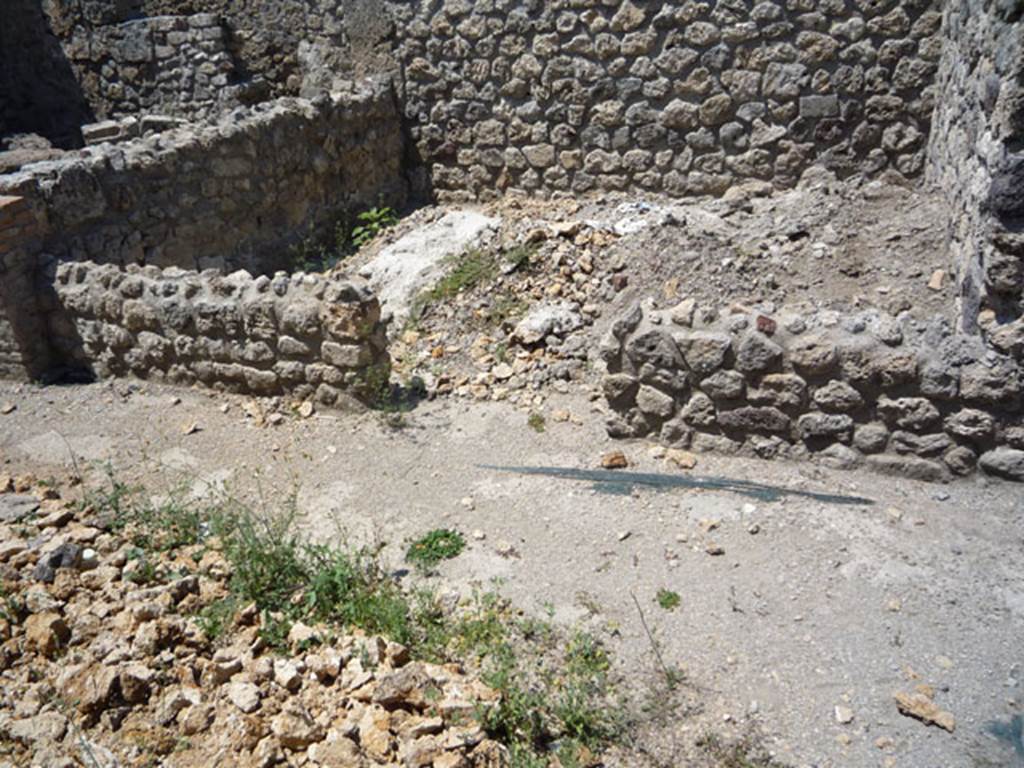 V.1.15 Pompeii. July 2008. Looking towards doorway to room on north side of tablinum. Photo courtesy of Jared Benton.
According to Henrik Boman & Monika Nilsson (Swedish Pompeii Project) -
“In 2008 the wall was restored to a height of c. 0.7m with a door opening placed in the centre.”