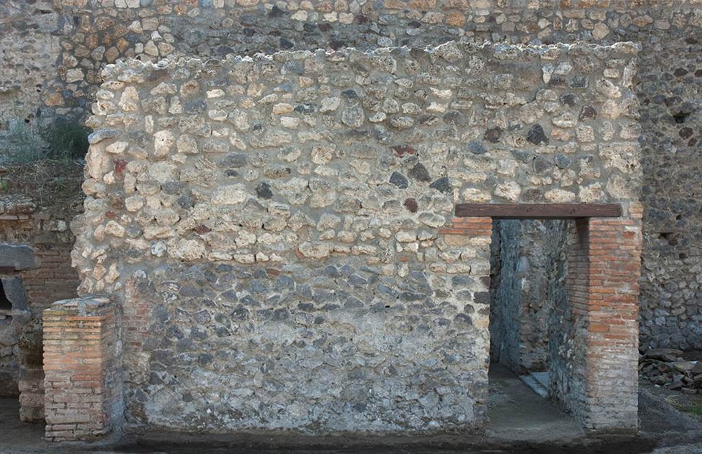 V.1.15 Pompeii. 2012. 
Looking towards south wall of tablinum after restoration, with doorway into room “f” on west side of oven. 
Photo by Hans Thorwid.  
Photo courtesy of the Swedish Pompeii Project.