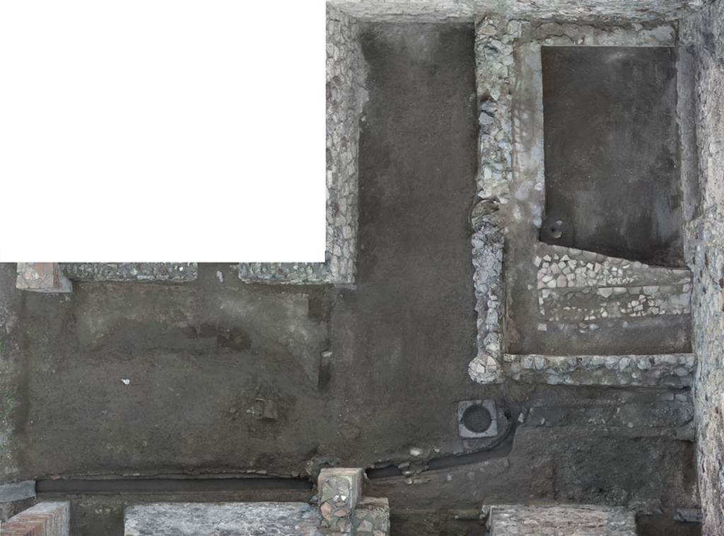 V.1.15 Pompeii. 2012. 
“The viridarium with the floor of ambulatorium, and the floor of the tablinum, from 2012.”
“The ambulatorium and the walls were restored in 2008.”
The area of the tablinum is in the lower left. Photo by Hans Thorwid.  
Photo and words courtesy of the Swedish Pompeii Project.