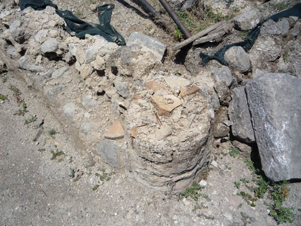 V.1.15 Pompeii. July 2008. South-west corner with remains of column. Photo courtesy of Jared Benton.