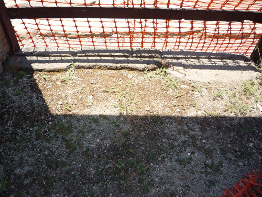 V.1.16 Pompeii. July 2008. Threshold of entrance doorway from interior, looking west.
Photo courtesy of Jared Benton.