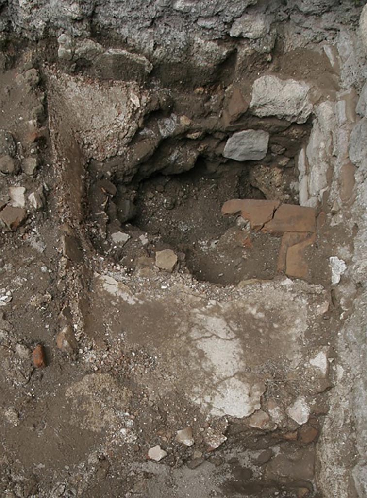 V.1.17 Pompeii. c.2005-2008.   
Looking north across latrine in north-east corner of workshop. 
Photo by Hans Thorwid.
Photo courtesy of the Swedish Pompeii Project.