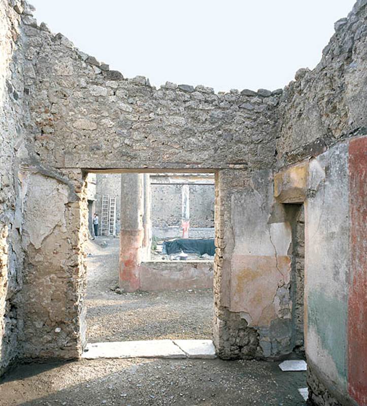 V.1.18 Pompeii. c.2005-2008.  
Room “l” (L), looking towards east wall and doorway into peristyle. Photo by Hans Thorwid.
Photo courtesy of The Swedish Pompeii Project.