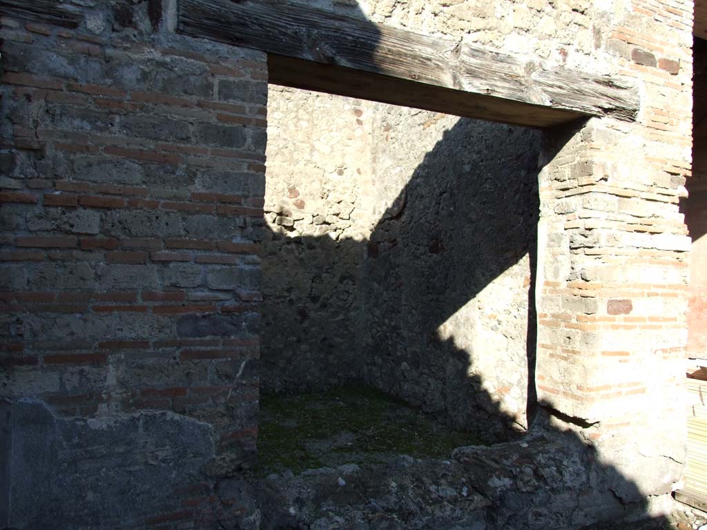 V.1.18 Pompeii.  December 2007.  Oecus “n” with window, room on east of corridor “m” leading north from peristyle. 
Looking north-east through window from peristyle.