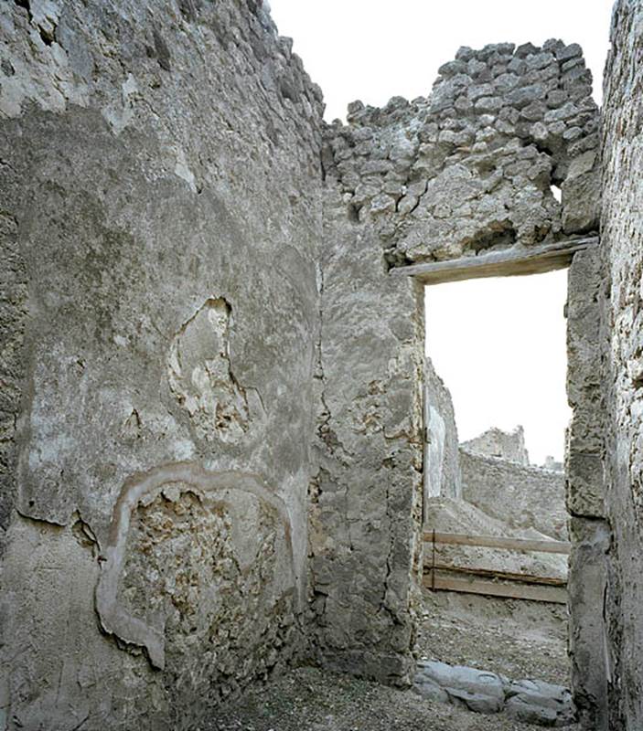 V.1.18 Pompeii. c.2005-2008.   
Room “f”, looking towards south-west corner with doorway in west wall to atrium. Photo by Thomas Staub. 
Photo courtesy of The Swedish Pompeii Project.