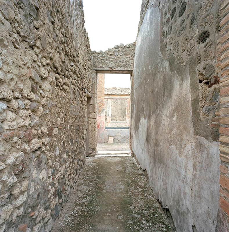 V.1.18 Pompeii. c.2005-2008.   
Doorway to corridor “h”, looking east leading to peristyle “i”. Photo by Hans Thorwid.
Photo courtesy of The Swedish Pompeii Project.